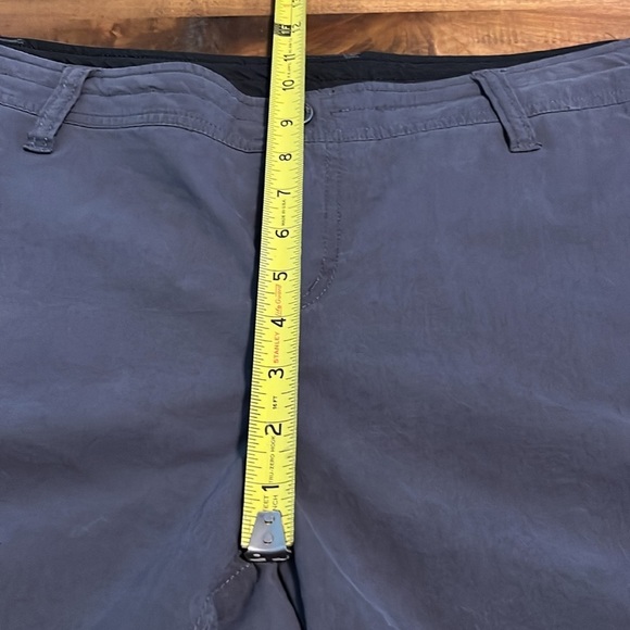 Kuhl Spire shorts 11” inseam, size 16 , gray color, in good condition - Picture 6 of 7